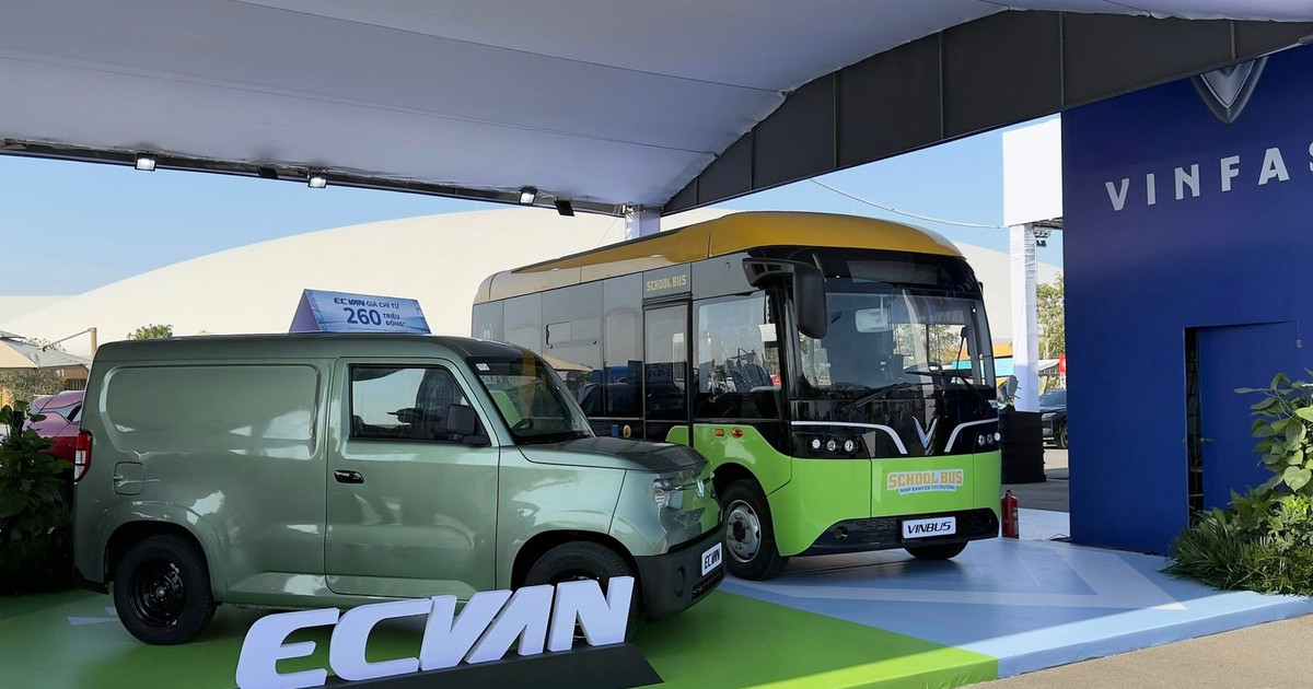 VinFast 'phủ kín' Vietnam Mobility Show 2025: Mang cả Lạc Hồng 900 LX ...