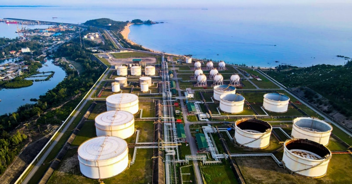 Chính thức gắn biển công trình 'sản phẩm nhiên liệu đặc chủng phục vụ quốc phòng, an ninh' tại dự án lọc dầu 3 tỷ USD