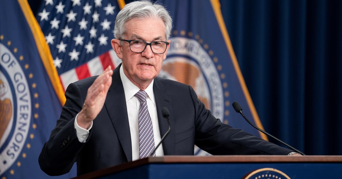 Fed giữ nguyên lãi suất, nâng dự báo lạm phát giữa bất ổn địa chính trị