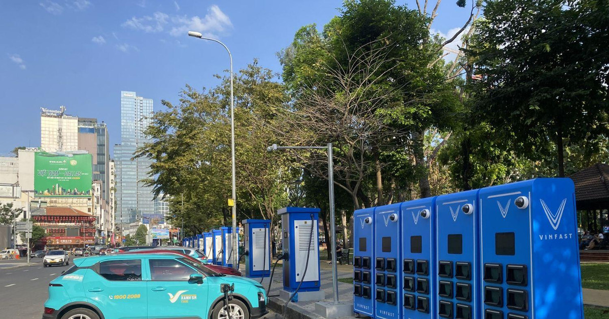 Trước 1/1/2030, toàn bộ công chức tại TP Hồ Chí Minh phải đổi sang xe năng lượng sạch