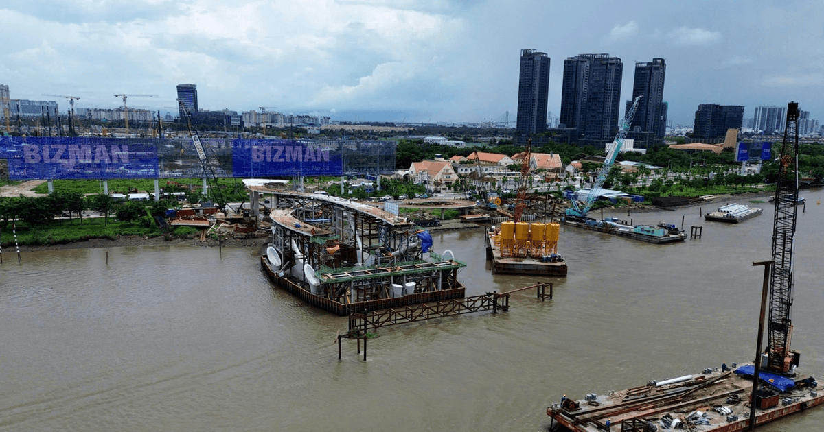 Huy động 650 tấn thép, thực hiện mẻ đổ bê tông liên tục hơn 7.450m3 tại độ sâu 8m dưới lòng sông, Việt Nam hoàn thành hạng mục xây dựng lớn nhất cả nước