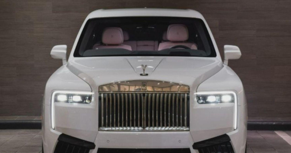 Bên trong chiếc Rolls-Royce Cullinan màu hồng độc bản dành riêng cho giới nhà giàu tại thành phố ma thuật