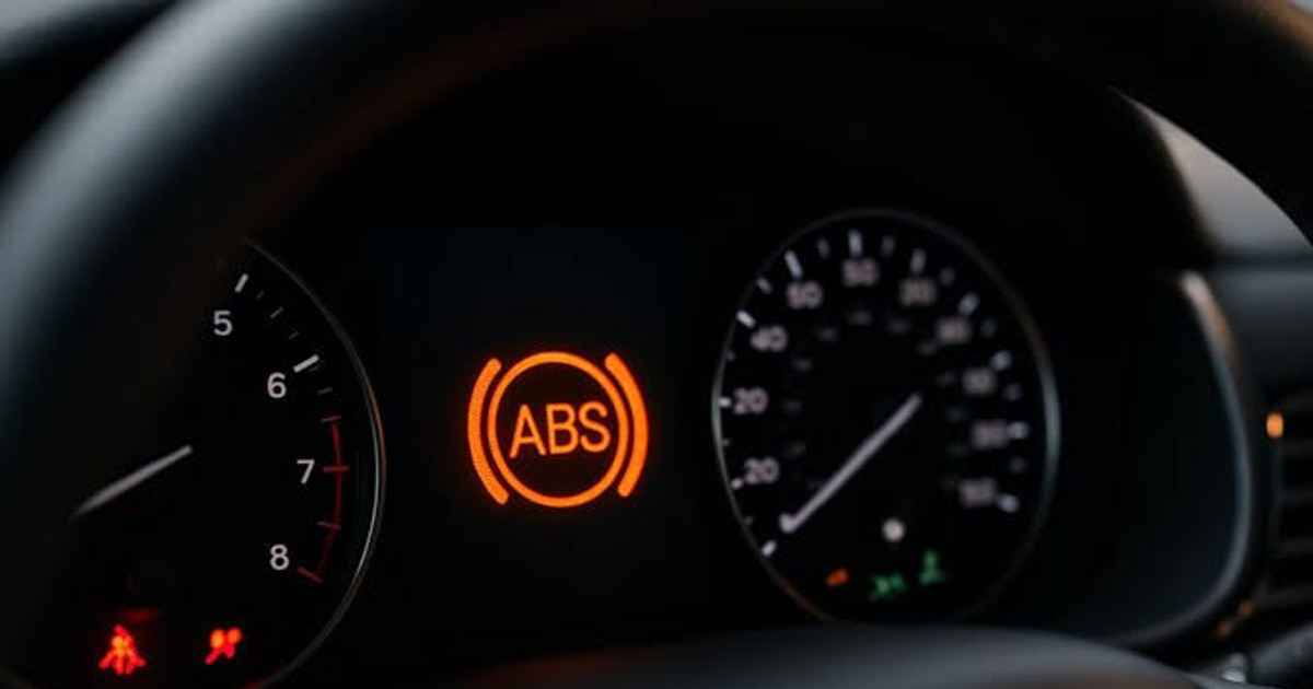 Đèn ABS báo lỗi, ô tô có thể bị trượt đăng kiểm