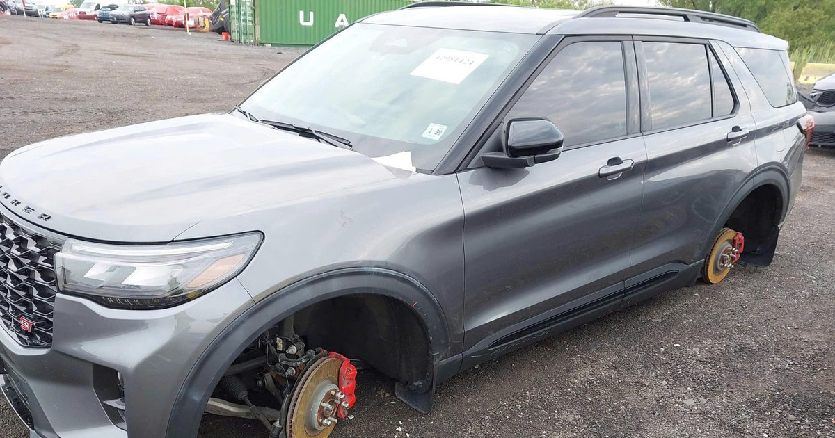 Ford phát triển công nghệ ô tô biết nhận diện hành vi đáng ngờ và tự đổi chỗ đỗ để thoát cảnh mất trộm phụ tùng xe