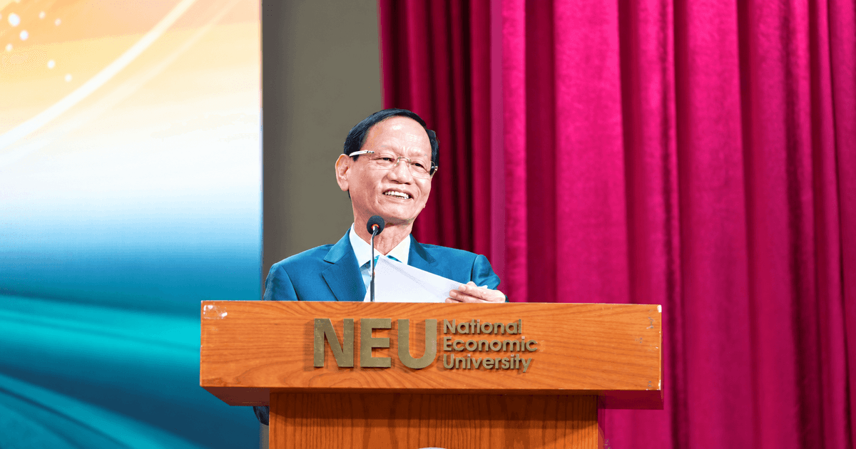 Chủ tịch ABBank Vũ Văn Tiền nói với sinh viên NEU: "Thiếu tiền học cứ đến ngân hàng vay, sau này trả"