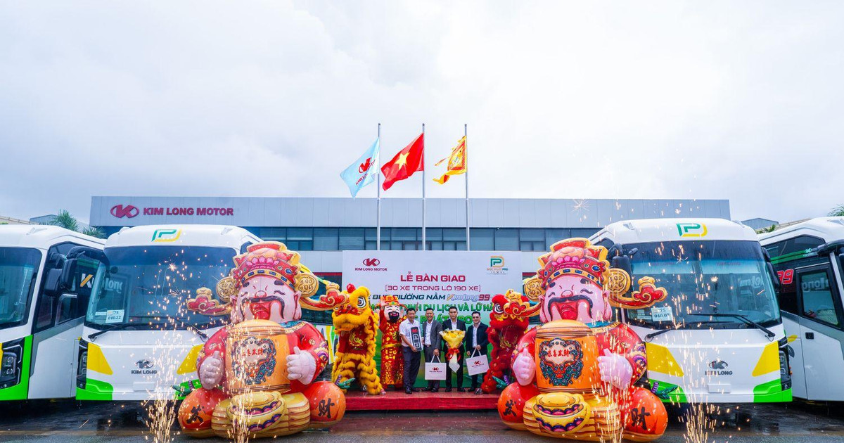 Không phải xe nhập khẩu, đây là mẫu xe giường phòng lắp ráp trong nước vừa khiến đại gia vận tải chốt đơn gần 200 chiếc