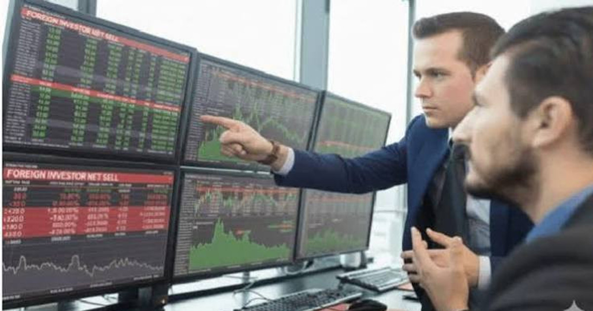 Khối ngoại bán ròng kỷ lục tháng 10: Xả 100 triệu cổ phiếu PNJ, 131 triệu cổ phiếu một ngân hàng