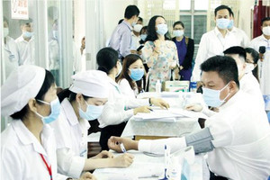 Nếu chỉ dựa vào ngân sách, khó đáp ứng phòng dịch cho toàn dân