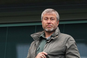 Tỷ phú Roman Abramovich: Từ cậu bé mồ côi trở thành người giàu nhất nước Nga