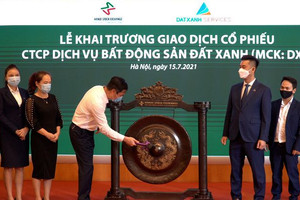 Cổ phiếu DXS giảm sâu trong phiên chào sàn