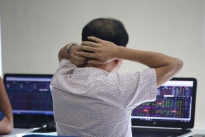 Phiên sáng 21/7/2021: Cổ phiếu VIC bị bán ròng 1.200 tỷ đồng, VN-Index hụt mốc 1.280 điểm