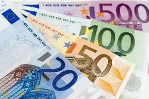 Tỷ giá euro hôm nay 30/7/2021: Các ngân hàng tăng giá, Euro “chợ đen” không đổi
