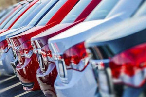 Nửa tháng không có khách gọi xem xe, sales ôtô tính chuyện bỏ nghề vì ế ẩm