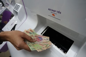 Ngân hàng Nhà nước đề xuất giảm 50% phí giao dịch thanh toán điện tử liên ngân hàng