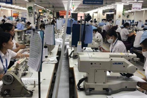 Mặc đồng phục “3 tại chỗ” cho tất cả doanh nghiệp: Thất bại