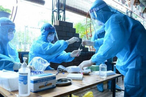 Hà Nội thêm 19 ca nghi COVID-19, 4 ca phát hiện qua sàng lọc ho, sốt