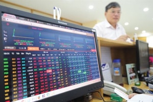 Phiên sáng 17/8/2021: Nhóm thép tăng mạnh, VN-Index điều chỉnh nhẹ