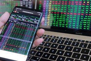 Thị trường chứng khoán ngày 9/9: Cổ phiếu ngân hàng đảo chiều, VN-Index tăng hơn 10 điểm