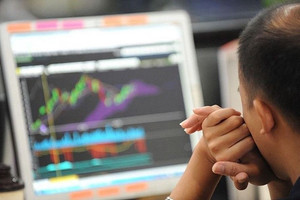 Cổ phiếu bất động sản, xây dựng đồng loạt bứt phá, thị trường rung lắc đầu phiên