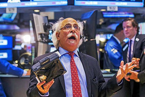 Chứng khoán Mỹ xanh trở lại, S&P 500 và Nasdaq cùng nhau vượt đỉnh