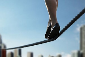 VN-Index rung lắc quanh tham chiếu, họ "Vin" gây áp lực lên thị trường