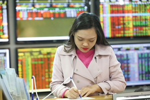 Phiên 17/12: Nhà đầu tư nội tiếp tục xuống tiền gom cổ phiếu