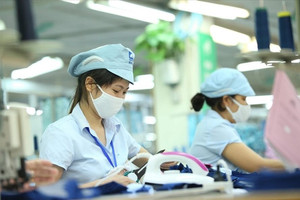 Thưởng Tết 2022 và bài toán giữ chân người lao động: Méo mó có hơn không