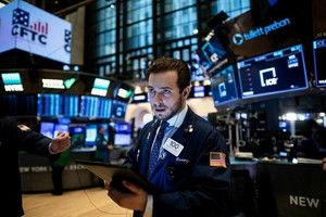 Chứng khoán Mỹ phân hóa, Dow Jones tiếp tục phá đỉnh