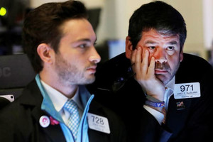 Sắc đỏ đeo bám Dow Jones, Phố Wall phân hóa phiên 10/1
