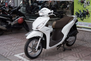 Honda Vision cá tính bất ngờ tăng giá