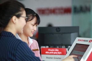 Lực bán gia tăng, cổ phiếu ngân hàng đổi màu