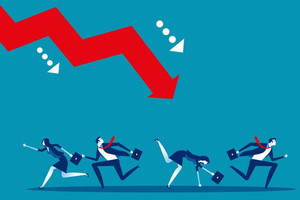 Cổ phiếu chứng khoán, bất động sản nằm sàn la liệt, nhà đầu tư lo ngại chính sách siết cung của NHNN