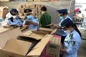 Phát hiện 6 tấn đường đen không rõ nguồn gốc