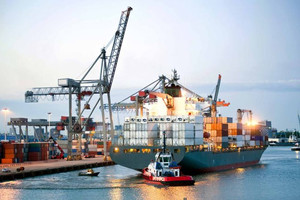 Giá cước vận tải biển chạm đáy một năm