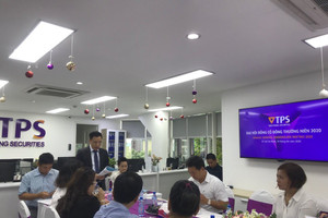 Chứng khoán Tiên Phong - TPS (ORS) chào bán 300 triệu cổ phiếu với mức giá chưa bằng 1/2 thị giá hiện tại