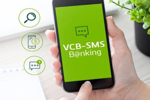 Khách hàng "té ngửa" với phí SMS Banking của Vietcombank