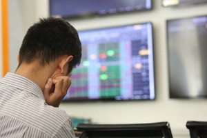 Chứng khoán phiên chiều 1/3: Cổ bank khiến VN-Index hụt mốc 1.500 điểm