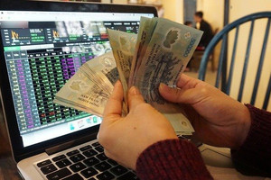 Cá nhân bán ròng mạnh phiên thị trường hồi phục, tổ chức nội tiếp tục gom hàng