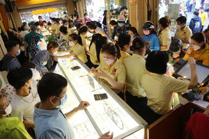 Vàng 74 triệu/lượng là vàng đầu cơ, người dân không tỉnh táo có nguy cơ bán nhà