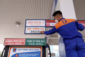 Chính phủ trình phương án giảm 50% thuế môi trường với xăng dầu