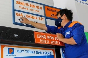 Chiều 12/4, giá xăng trong nước giảm 840 đồng/lít