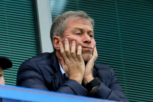 Ông chủ Chelsea Roman Abramovich bị đóng băng tài sản hơn 7 tỷ USD