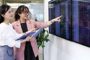 Cá nhân trong nước giao dịch cầm chừng phiên VN-Index lao dốc