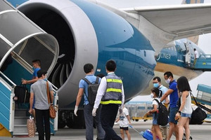 Cục Hàng không lên tiếng việc khan hiếm vé máy bay Tết 2023