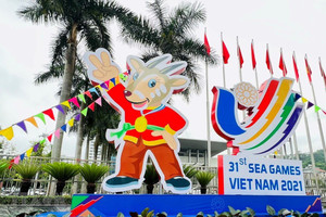 Hà Nội: Sôi động dịch vụ kinh doanh "ăn theo" SEA Game 31