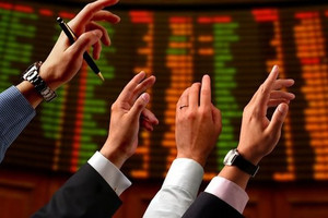 Cá nhân đảo chiều mua ròng hơn 300 tỷ đồng phiên VN-Index hồi mốc 1.300 điểm