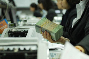Tự doanh chốt lời 350 tỷ đồng phiên VN-Index đi ngang, họ "Vin" tiếp tục bị bán