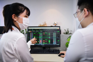 Tháng 6: Gom tiền mua "cổ" cho tương lai