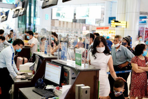 Giá xăng tăng đẩy giá vé máy bay thêm gần nửa triệu đồng