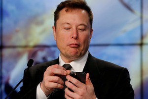 Vừa sở hữu Twitter, Elon Musk gửi "tối hậu thư" đến nhân viên, chuẩn bị tính phí người dùng 20 USD/tháng